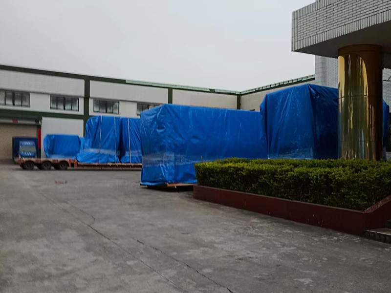 東(dong)莞某公司重(zhòng)型設備防雨(yǔ)真空木箱