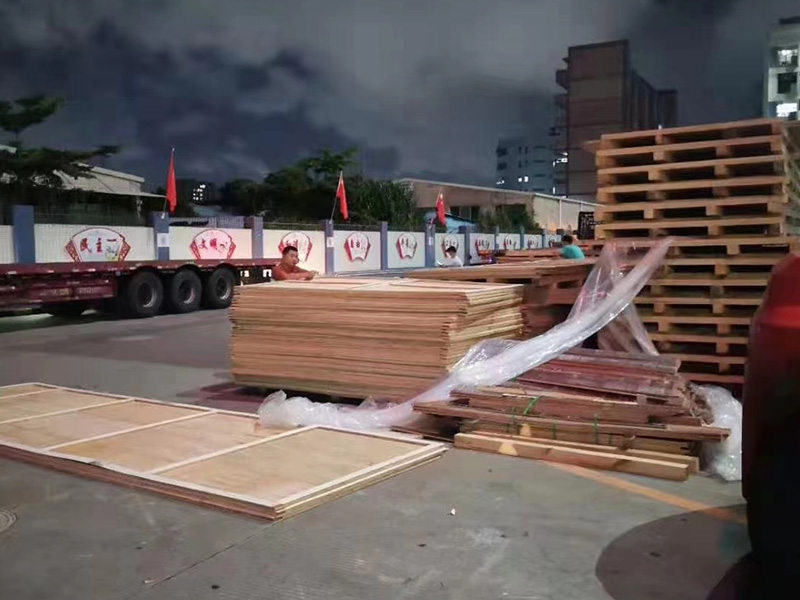 深圳(zhèn)石岩某重(zhong)型設備包(bāo)裝