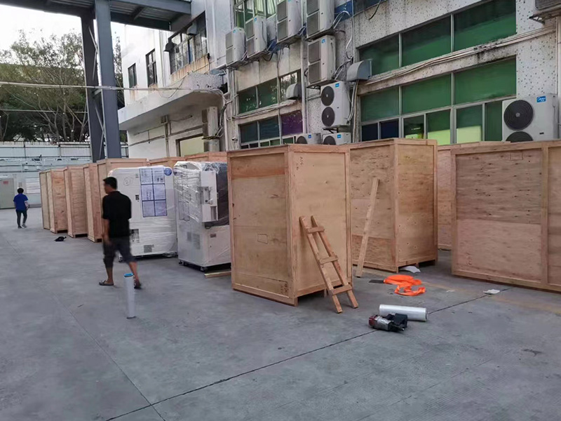 深(shēn)圳福永出口設(she)備打包現場